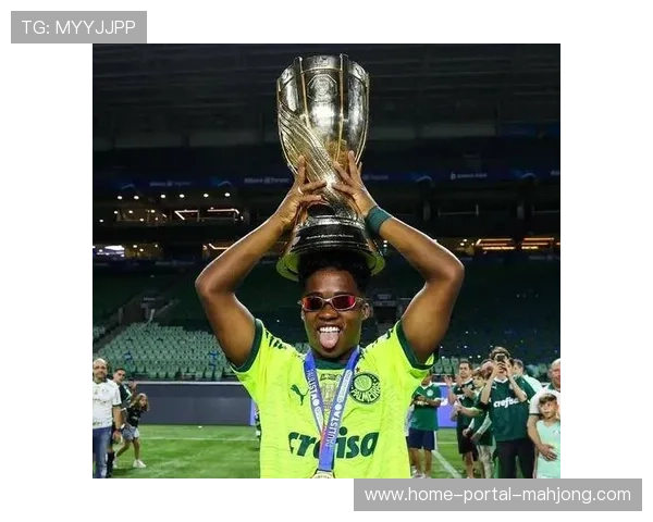 恩德里克戴帽后点球破门，里昂球迷高呼其名致敬新星